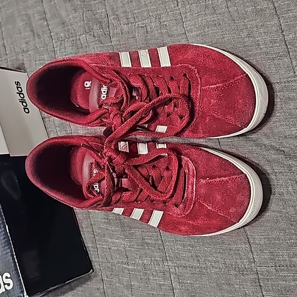 Women’s suede leather sneaker. Adidas